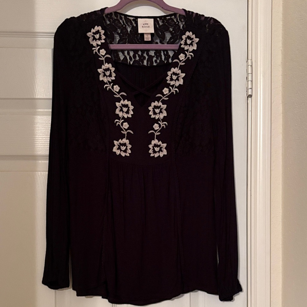Avenue Black and White Floral Embroidered Blouse
